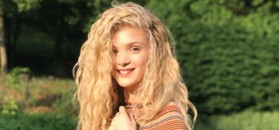 elena kampouris languages speak_1